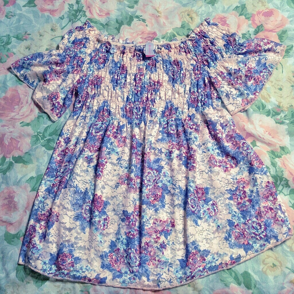 New without tags,lace top.